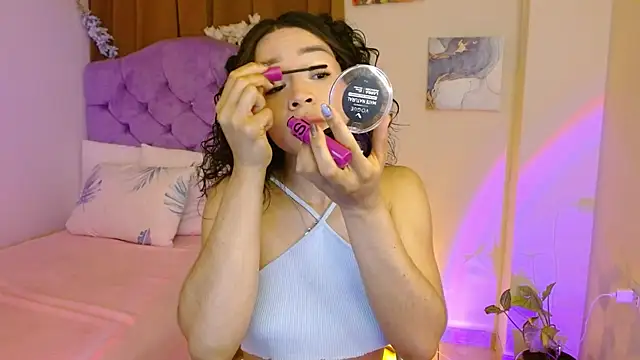 kiarablue online show from November 26, 2025, 1:38 am