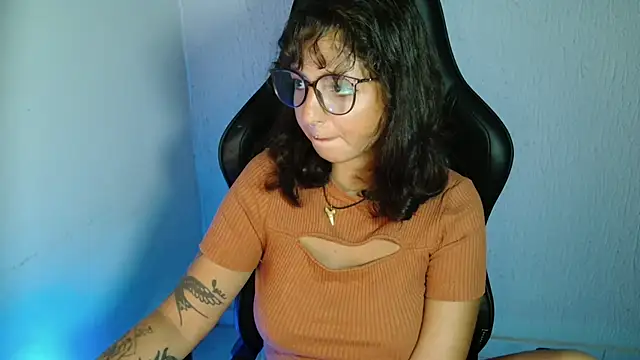Snapshot of myamillor chatting on May 22, 2026, 9:35 pm myamillor online show from May 22, 2026, 9:35 pm