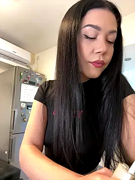 Snapshot of denise_k chatting on November 2, 2025, 12:10 pm denise k online show from November 2, 2025, 12:10 pm