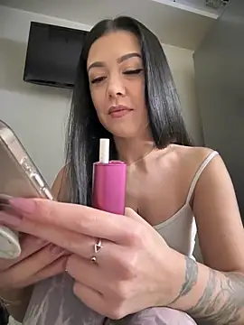 Snapshot of denise_k chatting on December 20, 2024, 12:38 pm denise k online show from December 20, 2024, 12:38 pm