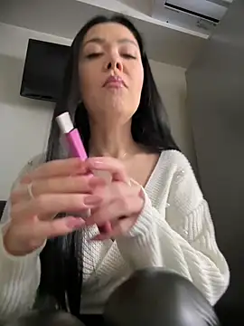 Snapshot of denise_k chatting on January 6, 2025, 12:24 pm denise k online show from January 6, 2025, 12:24 pm