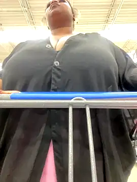 BigFineSelena online show from October 7, 2025, 12:39 pm