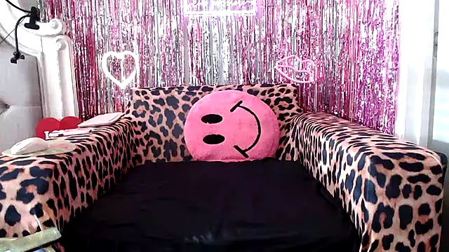 BigFineSelena online show from March 10, 2025, 1:10 pm