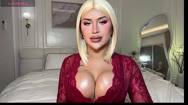 Snapshot of Your_Majesty_Tyra chatting on June 24, 2026, 4:44 am Your Majesty Tyra online show from June 24, 2026, 4:44 am