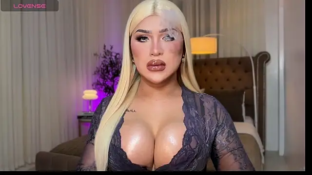 Snapshot of Your_Majesty_Tyra chatting on November 3, 2025, 3:23 am Your Majesty Tyra online show from November 3, 2025, 3:23 am