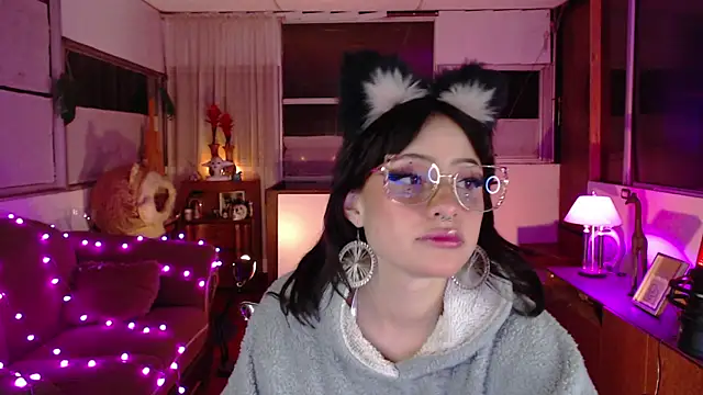 Snapshot of Aquamarinebubble chatting on October 29, 2025, 2:32 am Aquamarinebubble online show from October 29, 2025, 2:32 am