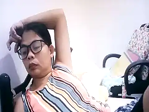 Snapshot of pinay_milfxx chatting on November 25, 2025, 4:35 am pinay milfxx online show from November 25, 2025, 4:35 am