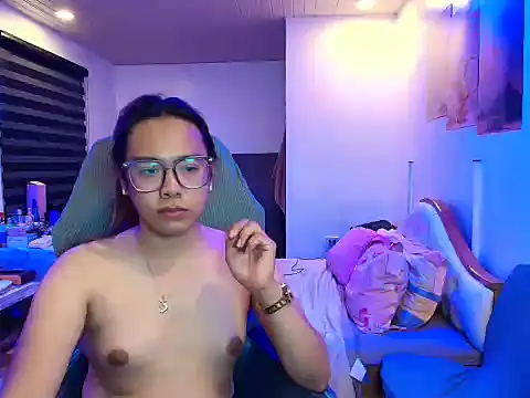 Your PrettyGirlxxx online show from April 14, 2026, 12:54 pm