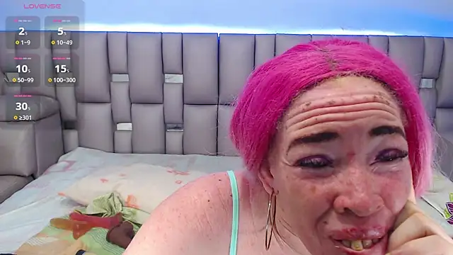 Kittywhiteass online show from November 27, 2025, 4:02 am