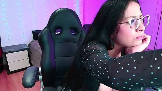 Snapshot of yesie_hot chatting on November 27, 2025, 9:59 pm yesie hot online show from November 27, 2025, 9:59 pm