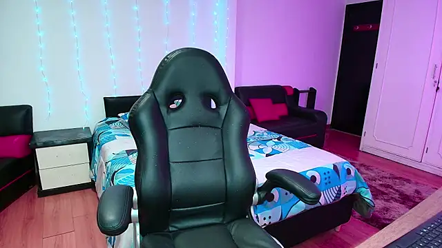 Snapshot of yesie_hot chatting on December 2, 2025, 12:22 am yesie hot online show from December 2, 2025, 12:22 am