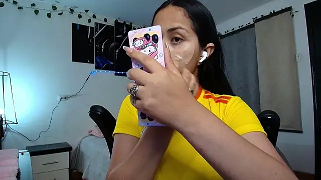 Snapshot of yesie_hot chatting on June 18, 2026, 12:42 am yesie hot online show from June 18, 2026, 12:42 am