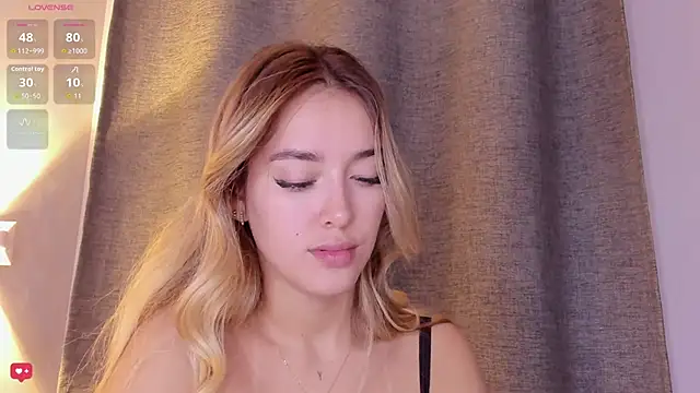 Snapshot of Assh_lee_ chatting on October 22, 2025, 12:59 pm Assh lee online show from October 22, 2025, 12:59 pm