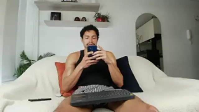 Robyn Miller online show from October 29, 2025, 6:18 pm