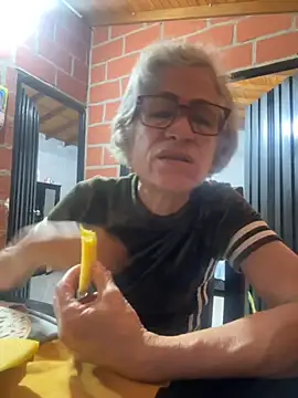 Snapshot of Miss_Monserrate chatting on October 22, 2025, 1:27 am Miss Monserrate online show from October 22, 2025, 1:27 am