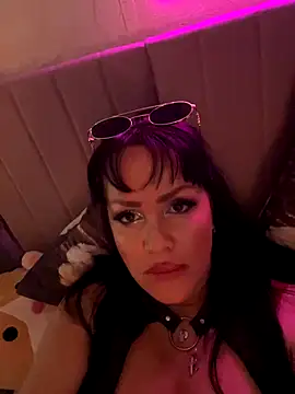 Snapshot of Lolaley2 chatting on November 21, 2025, 6:23 am Lolaley2 online show from November 21, 2025, 6:23 am