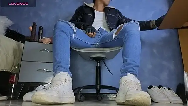 TomLover 12 online show from February 11, 2026, 12:21 am