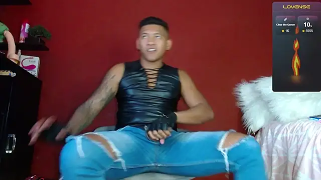 Snapshot of TomLover_12 chatting on February 22, 2025, 2:19 pm TomLover 12 online show from February 22, 2025, 2:19 pm