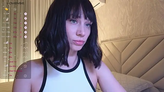 Snapshot of Alice_Wonders chatting on November 7, 2025, 8:08 am Alice Wonders online show from November 7, 2025, 8:08 am