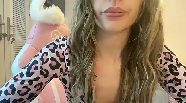 Lillymariee online show from January 17, 2025, 4:36 pm