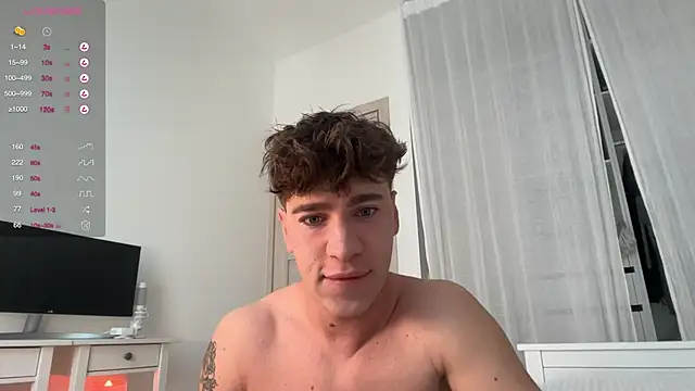 Snapshot of Evan__White_ chatting on October 5, 2025, 6:04 am Evan  White  online show from October 5, 2025, 6:04 am