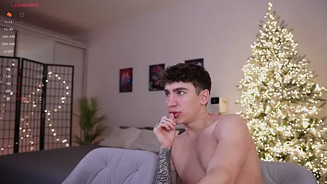 Snapshot of Evan__White_ chatting on December 29, 2024, 3:45 pm Evan  White  online show from December 29, 2024, 3:45 pm