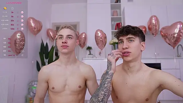 Snapshot of Evan__White_ chatting on February 18, 2025, 8:38 am Evan  White  online show from February 18, 2025, 8:38 am