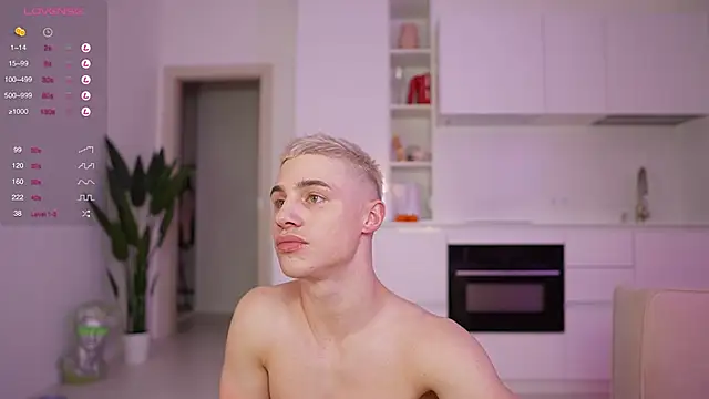 Snapshot of Evan__White_ chatting on February 11, 2025, 5:40 pm Evan  White  online show from February 11, 2025, 5:40 pm