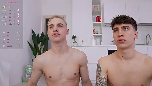 Snapshot of Evan__White_ chatting on February 12, 2025, 10:35 am Evan  White  online show from February 12, 2025, 10:35 am