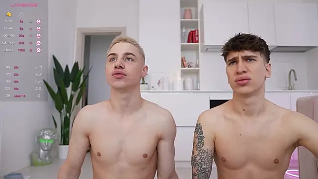 Snapshot of Evan__White_ chatting on February 12, 2025, 7:34 am Evan  White  online show from February 12, 2025, 7:34 am