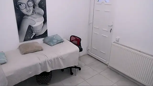 Snapshot of TinaMaay chatting on January 24, 2025, 8:02 am TinaMaay online show from January 24, 2025, 8:02 am