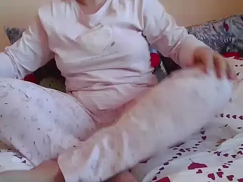 RealLittleRedRidingHood online show from November 27, 2025, 1:11 pm