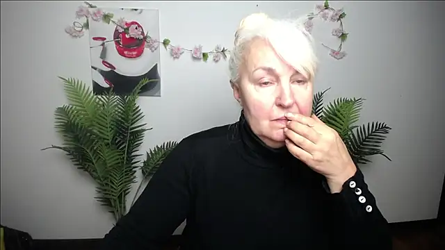 Snapshot of BlondyLeeBest chatting on February 7, 2026, 7:33 pm BlondyLeeBest online show from February 7, 2026, 7:33 pm