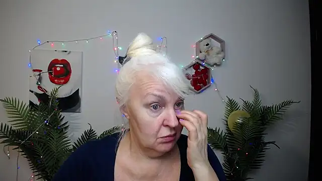 Snapshot of BlondyLeeBest chatting on March 2, 2026, 7:21 pm BlondyLeeBest online show from March 2, 2026, 7:21 pm