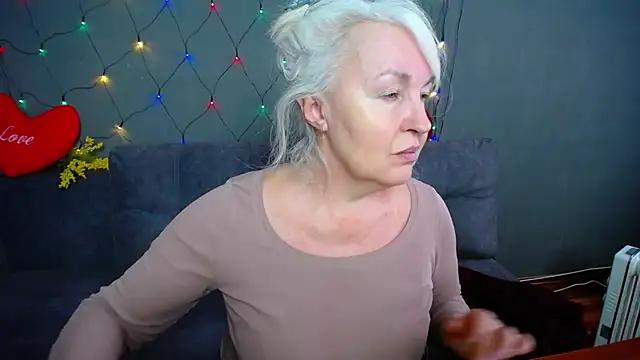 Snapshot of BlondyLeeBest chatting on February 11, 2026, 1:00 pm BlondyLeeBest online show from February 11, 2026, 1:00 pm