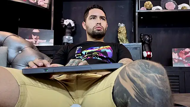 Snapshot of matteosantos chatting on November 7, 2025, 10:20 am matteosantos online show from November 7, 2025, 10:20 am