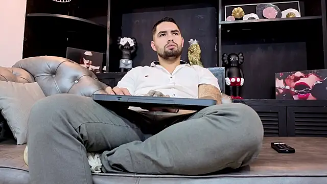 Snapshot of matteosantos chatting on November 11, 2025, 12:00 pm matteosantos online show from November 11, 2025, 12:00 pm