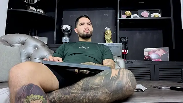 Snapshot of matteosantos chatting on December 14, 2025, 12:00 pm matteosantos online show from December 14, 2025, 12:00 pm