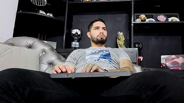 Snapshot of matteosantos chatting on December 15, 2025, 11:38 am matteosantos online show from December 15, 2025, 11:38 am