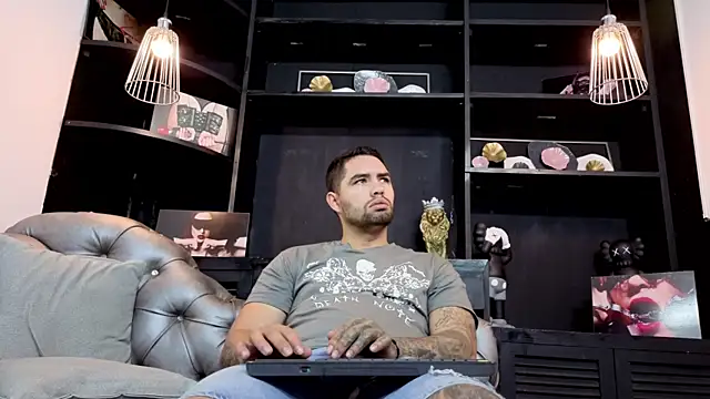 Snapshot of matteosantos chatting on October 31, 2025, 11:07 am matteosantos online show from October 31, 2025, 11:07 am