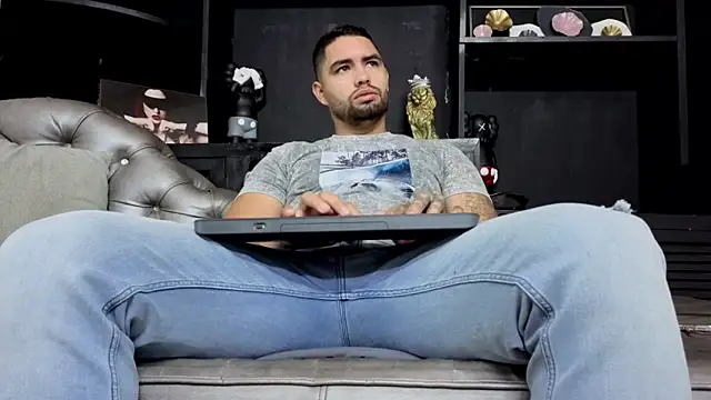 Snapshot of matteosantos chatting on November 22, 2025, 11:42 am matteosantos online show from November 22, 2025, 11:42 am