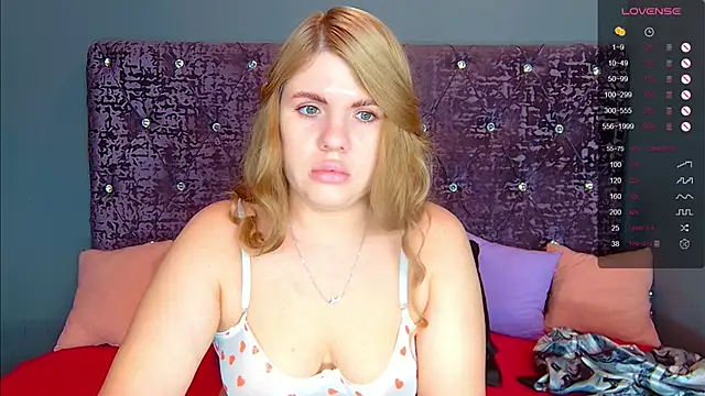 Snapshot of NoraBigAss chatting on October 22, 2025, 12:10 am NoraBigAss online show from October 22, 2025, 12:10 am