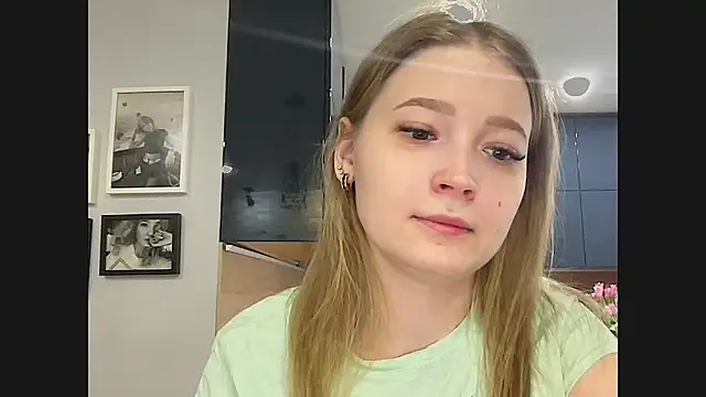 Snapshot of CharmingSarah chatting on March 12, 2025, 11:32 am CharmingSarah online show from March 12, 2025, 11:32 am