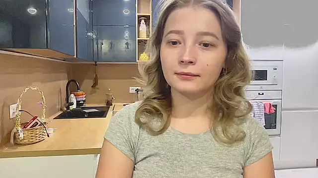 Snapshot of CharmingSarah chatting on September 26, 2025, 3:30 pm CharmingSarah online show from September 26, 2025, 3:30 pm