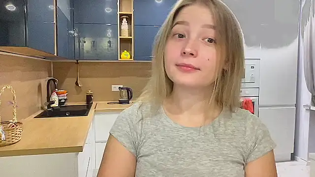 Snapshot of CharmingSarah chatting on September 14, 2025, 3:12 pm CharmingSarah online show from September 14, 2025, 3:12 pm