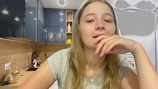 Snapshot of CharmingSarah chatting on September 13, 2025, 3:45 pm CharmingSarah online show from September 13, 2025, 3:45 pm