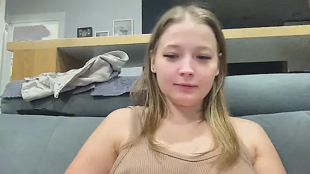 Snapshot of CharmingSarah chatting on October 25, 2025, 4:40 pm CharmingSarah online show from October 25, 2025, 4:40 pm