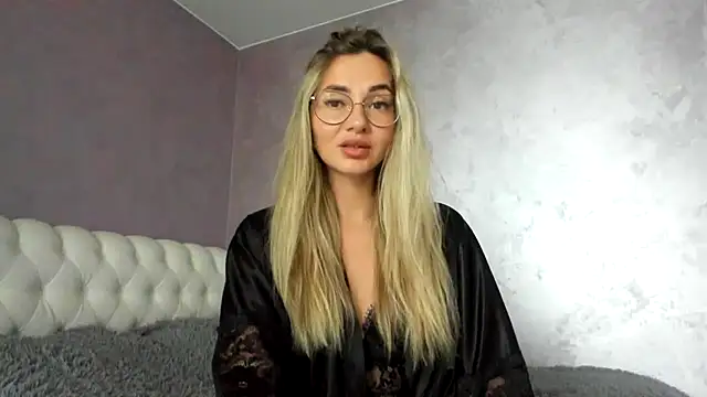 Snapshot of _DarkRose_ chatting on September 28, 2025, 10:11 am DarkRose online show from September 28, 2025, 10:11 am