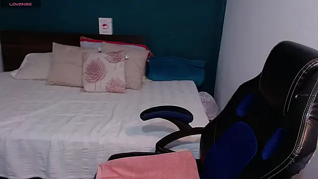 Snapshot of scaelettdubois chatting on February 22, 2025, 4:51 am scaelettdubois online show from February 22, 2025, 4:51 am