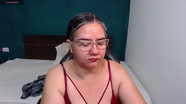 Snapshot of scaelettdubois chatting on October 5, 2025, 12:12 am scaelettdubois online show from October 5, 2025, 12:12 am